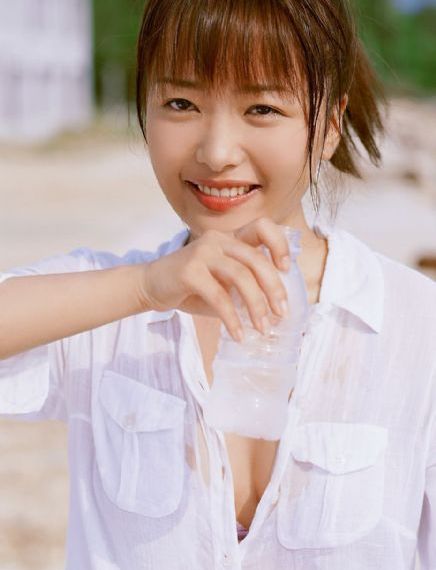 《突围》_十万网红美女美酱