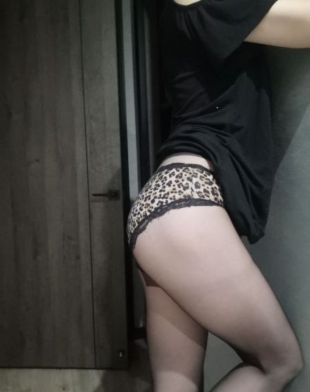 电影漂亮的嫂子_HD全集在线观看