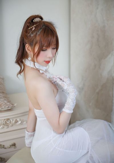 电车摩女_十万网红美女美酱